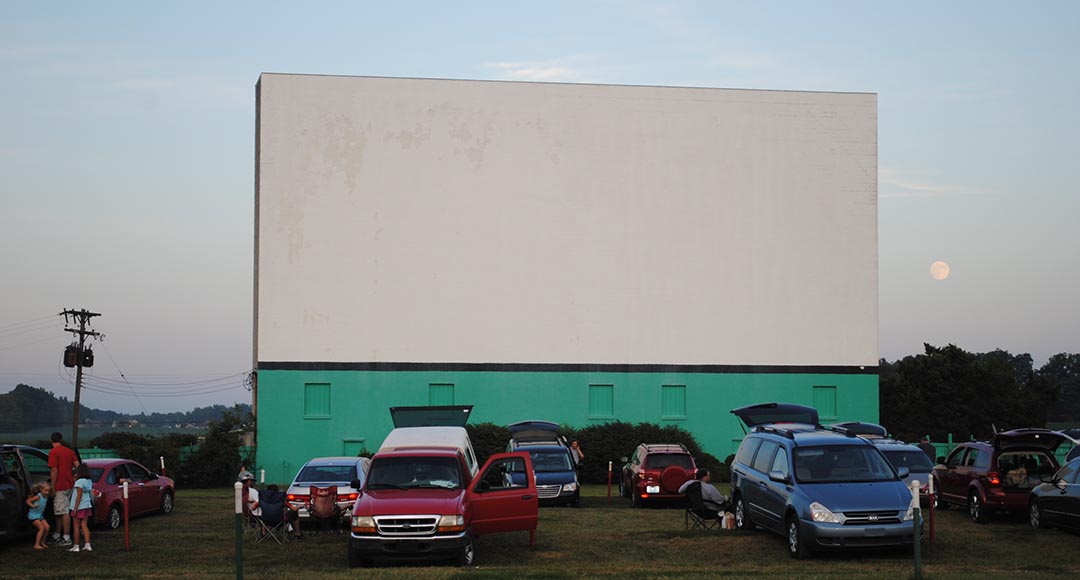 Holiday Drive-In photo