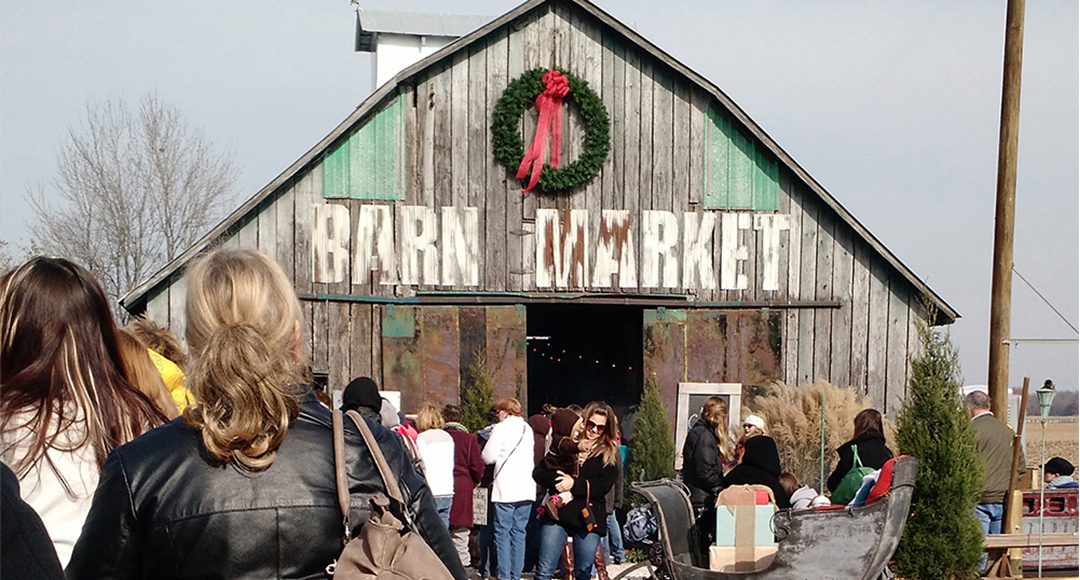 Chandelier Country Christmas